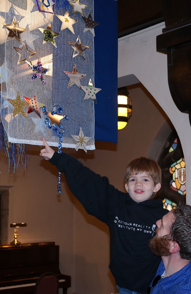 Boy points to star at Bethlehem Lutheran. Photo by Phil and Linda Henke.
